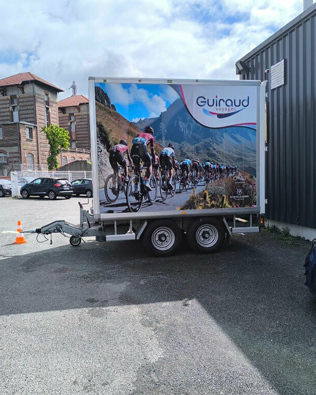 Remorque de transport pour vélos de route - Guiraud Voyages, Pyrénées