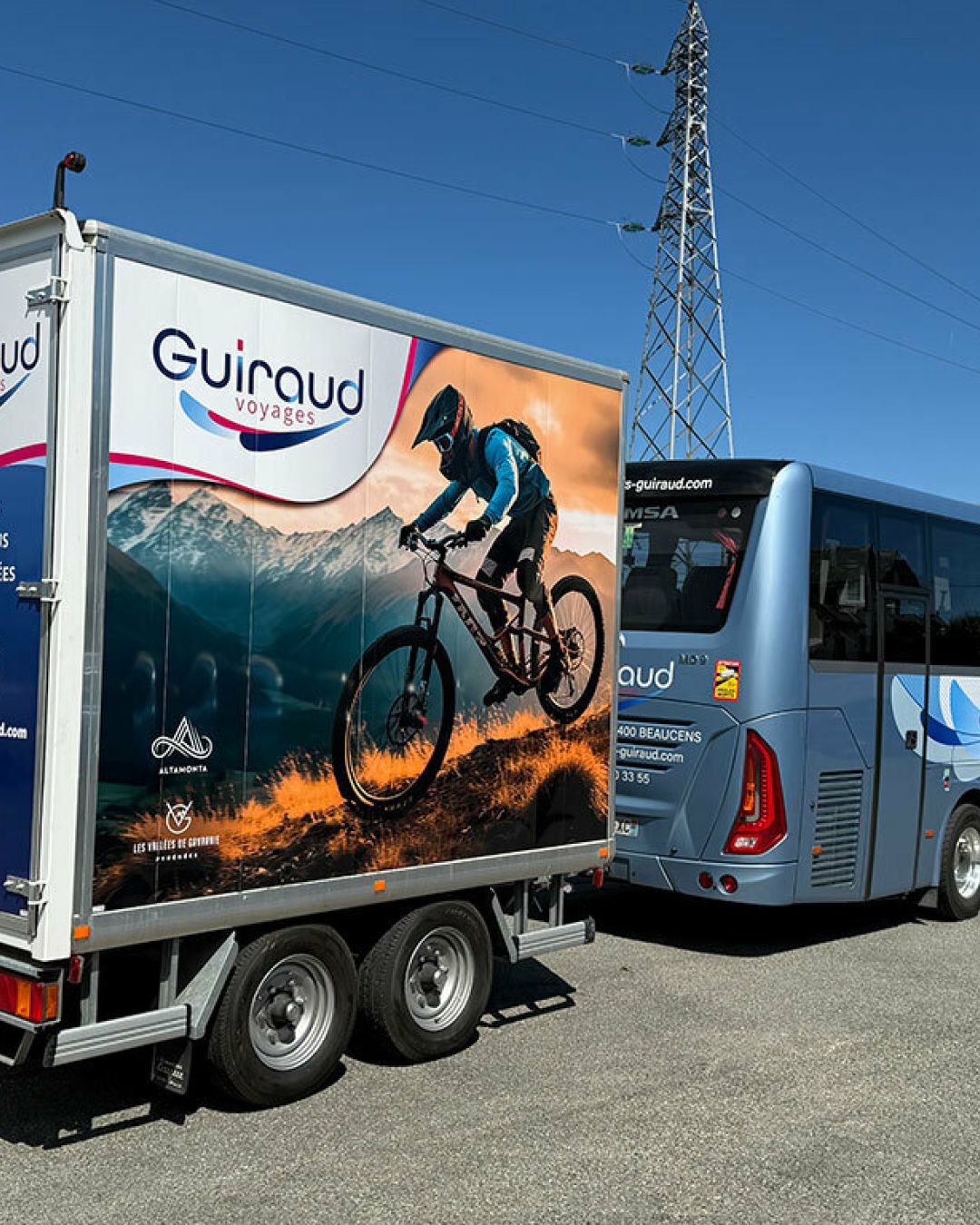 Remorque de transport pour VTT dans les Pyrénées - Guiraud Voyage